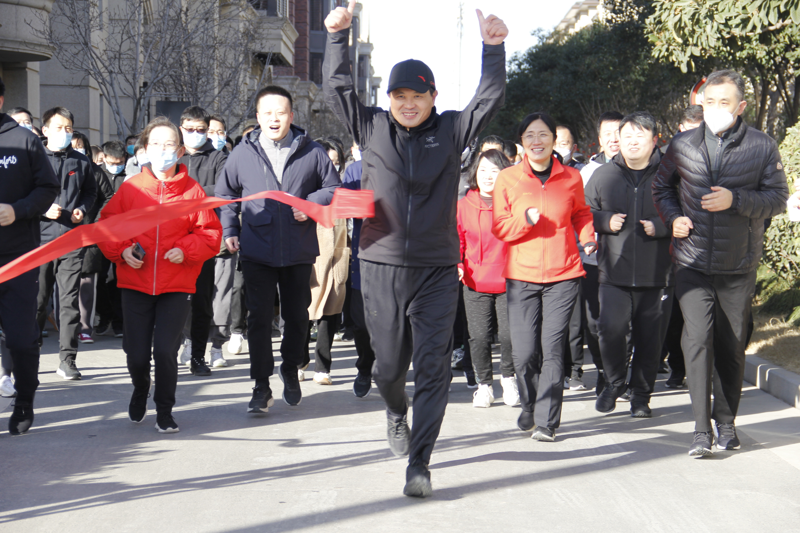 董事長(cháng)領(lǐng)跑.jpg